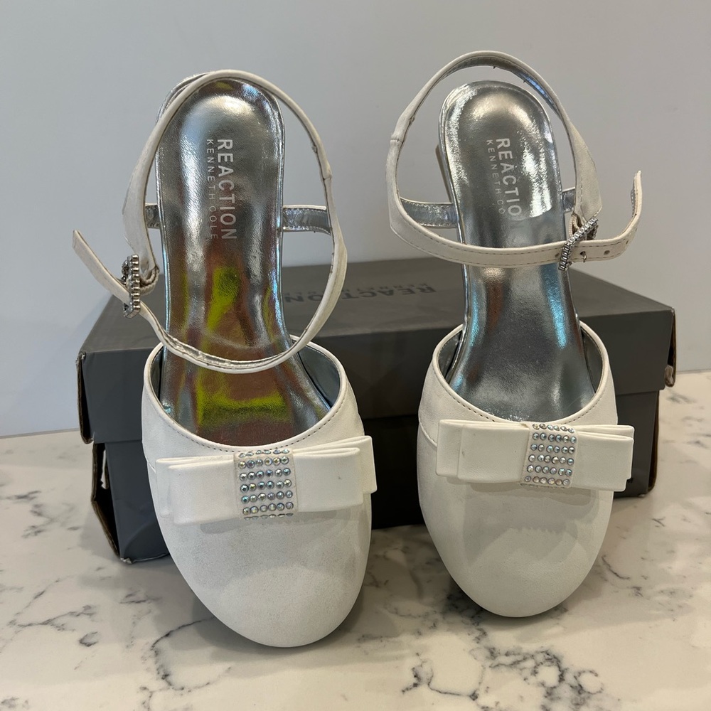 Kenneth Cole Reaction “sweet gem” girls white dress shoes